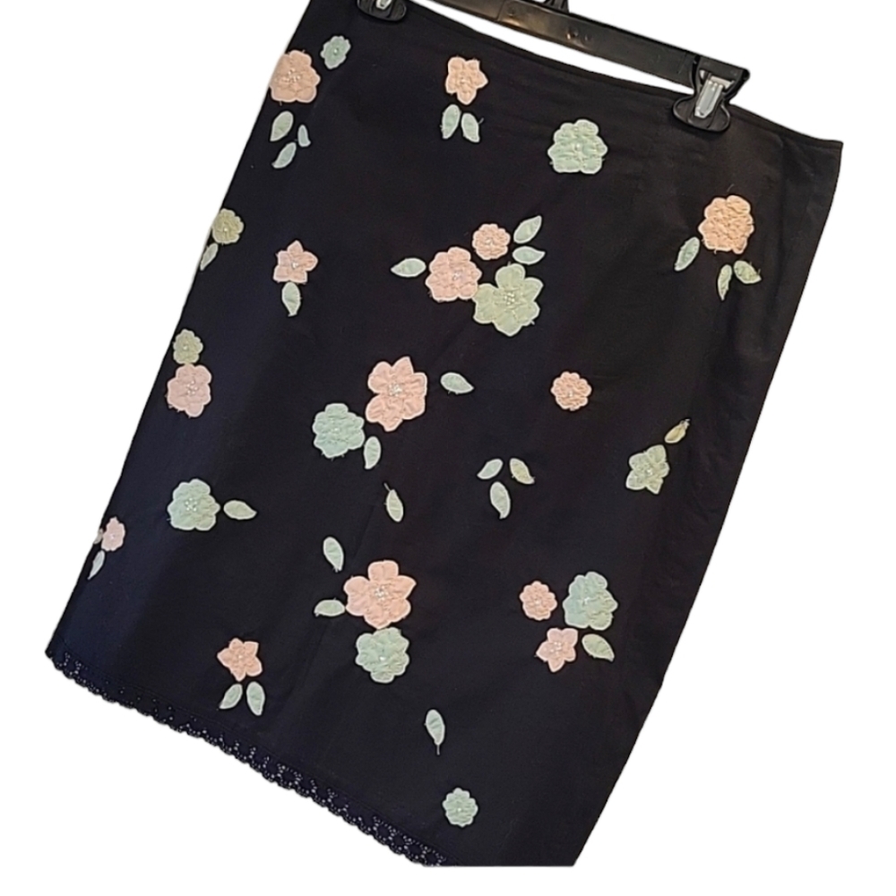 Josephine Chaus  Black skirt with flower appliques size 12